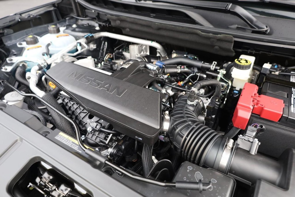 Nissan Rogue Vehicle Full-screen Gallery Image 25