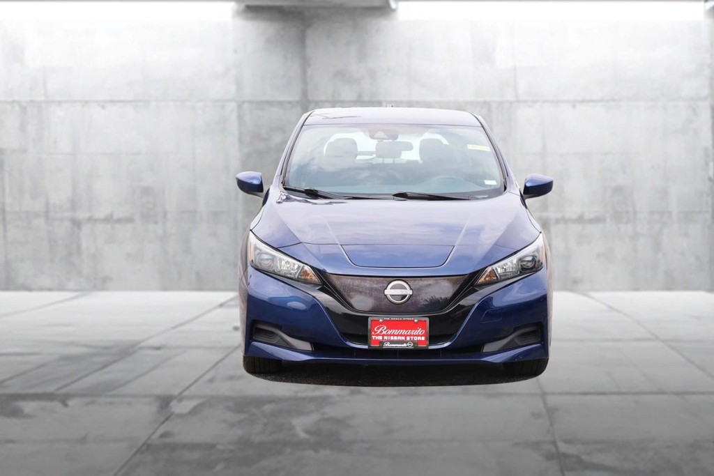 Nissan LEAF Vehicle Image 04