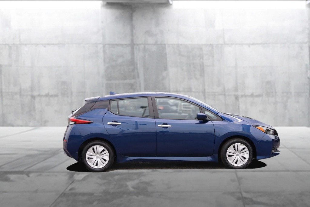 Nissan LEAF Vehicle Image 05
