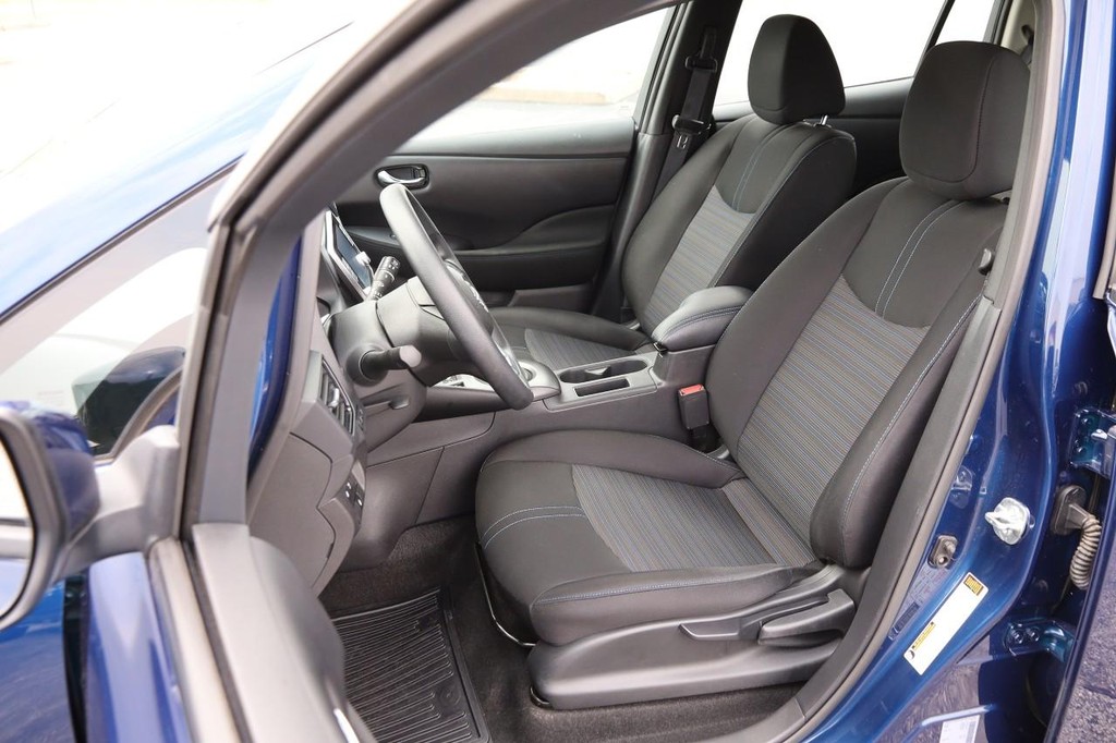 Nissan LEAF Vehicle Image 08
