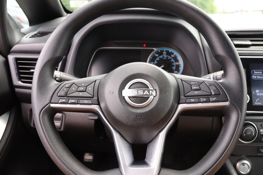 Nissan LEAF Vehicle Image 10