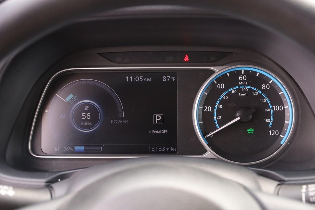 Nissan LEAF Vehicle Image 13