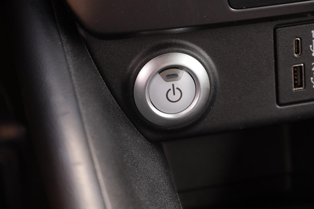 Nissan LEAF Vehicle Image 14
