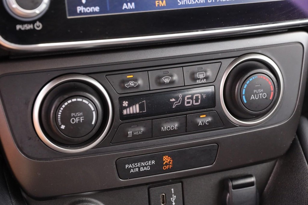 Nissan LEAF Vehicle Image 18