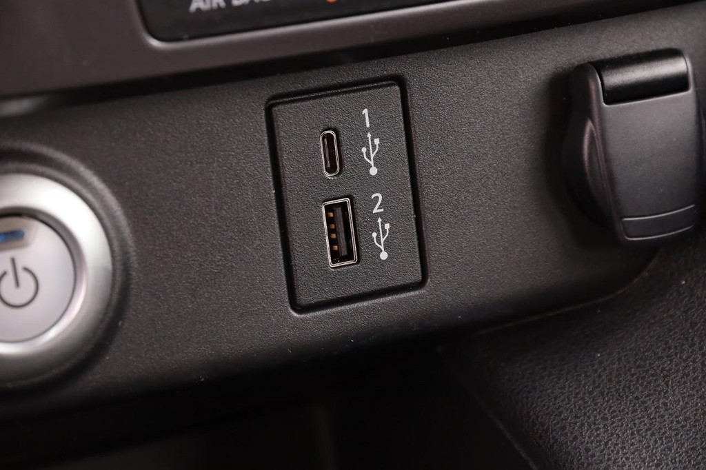 Nissan LEAF Vehicle Image 19