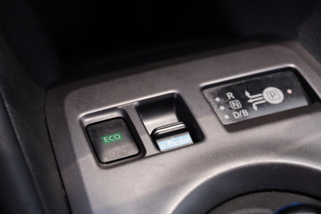 Nissan LEAF Vehicle Image 20