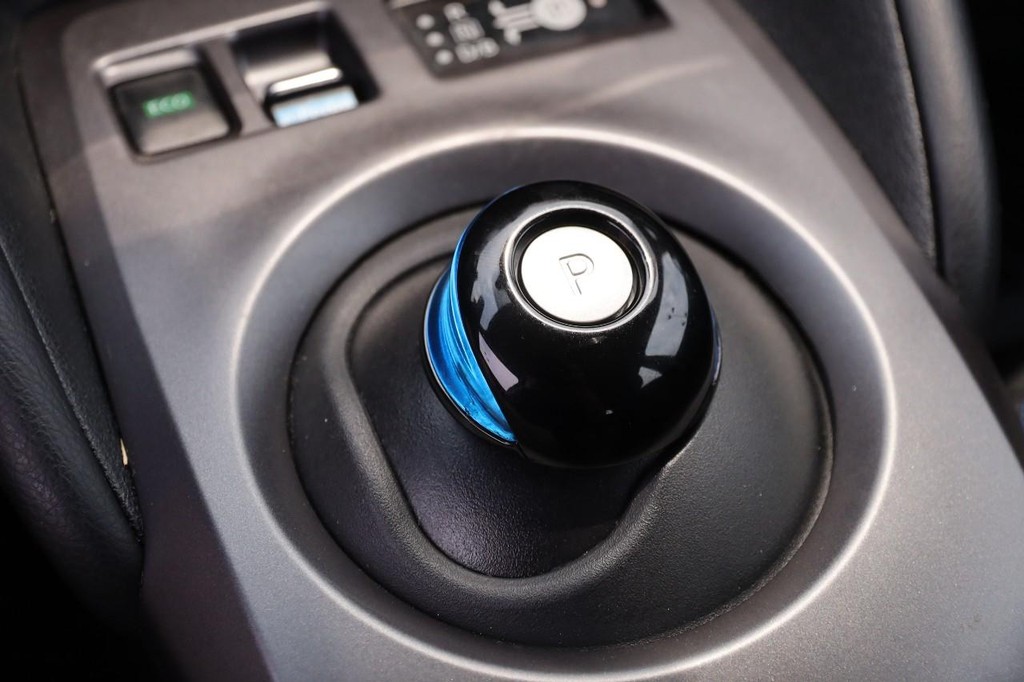 Nissan LEAF Vehicle Image 21