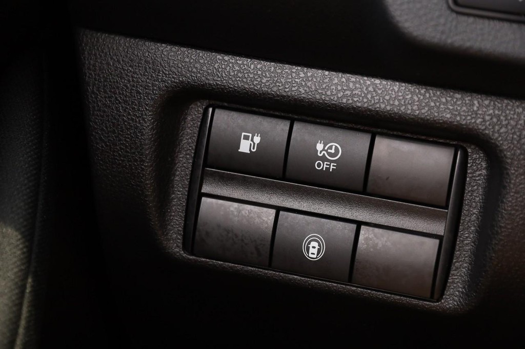 Nissan LEAF Vehicle Image 22