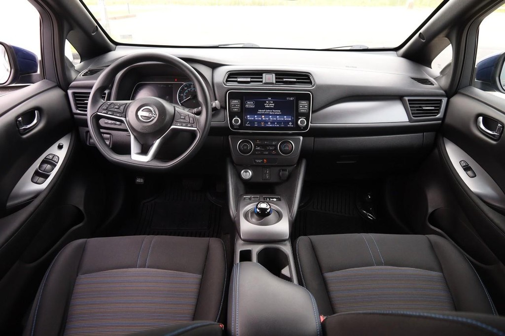 Nissan LEAF Vehicle Image 23