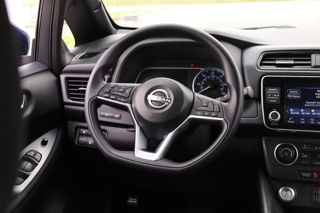 Nissan LEAF Vehicle Image 25