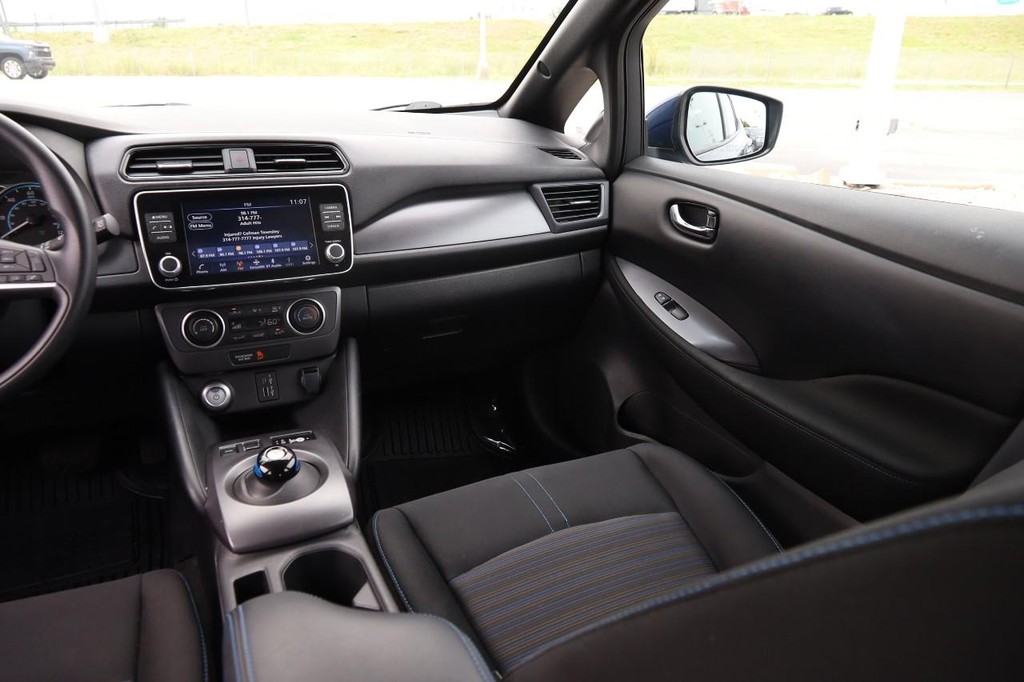 Nissan LEAF Vehicle Image 27