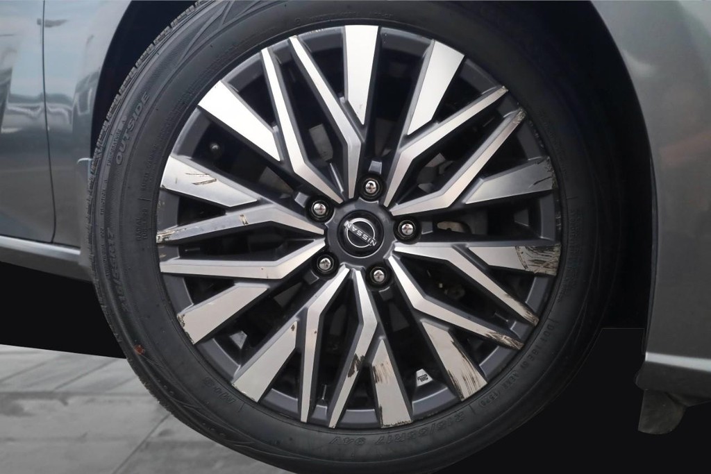 Nissan Altima Vehicle Image 03