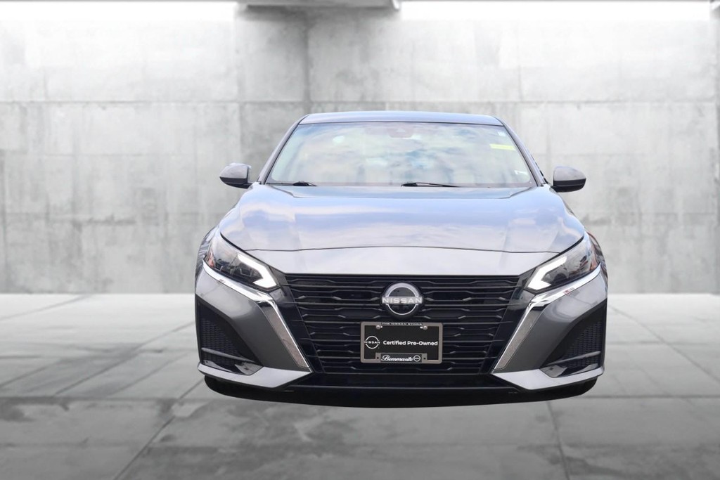 Nissan Altima Vehicle Image 04