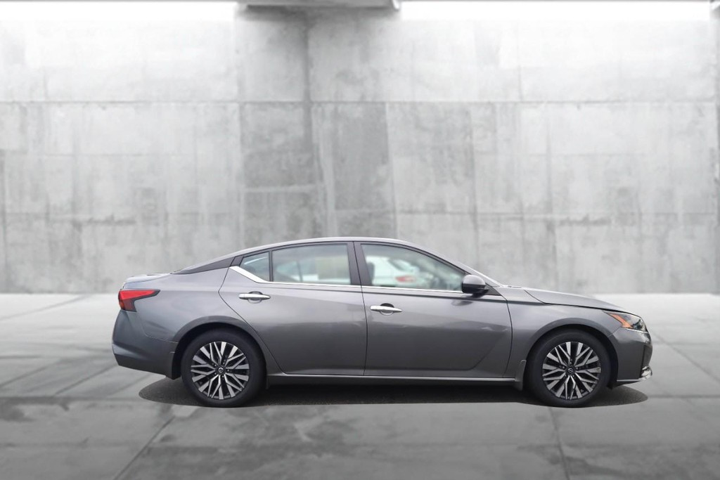 Nissan Altima Vehicle Image 05