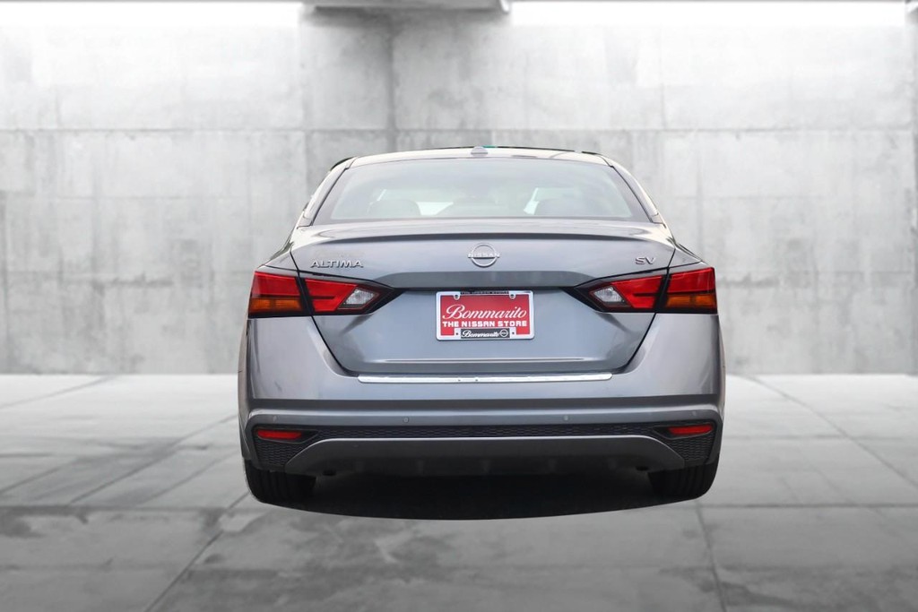 Nissan Altima Vehicle Image 06