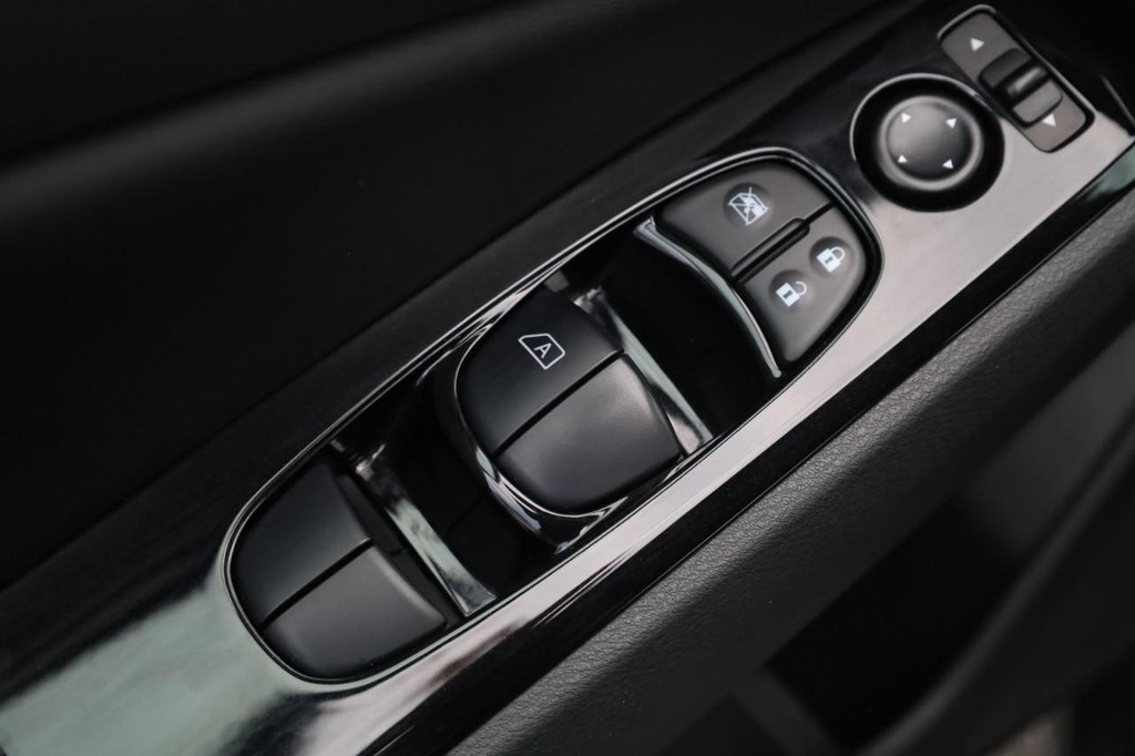 Nissan Altima Vehicle Image 11