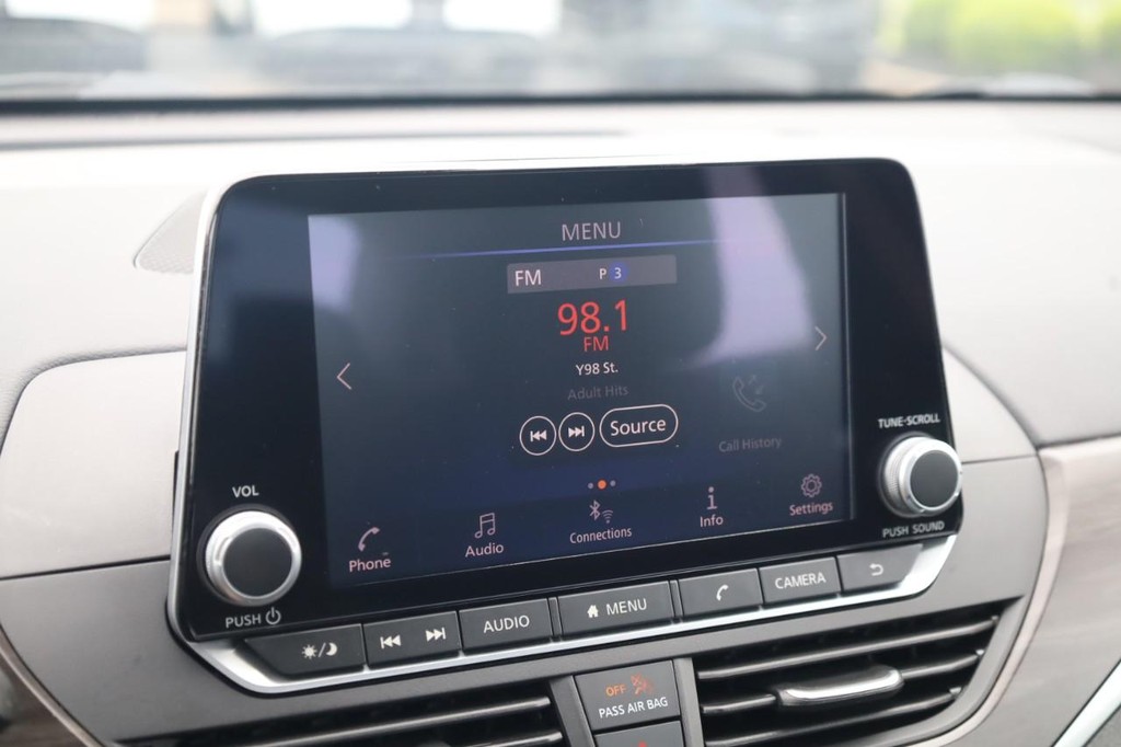 Nissan Altima Vehicle Image 14