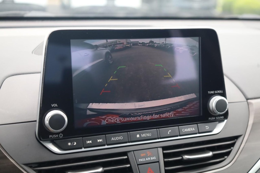 Nissan Altima Vehicle Image 15