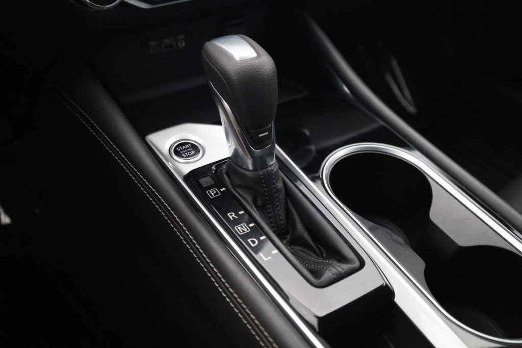 Nissan Altima Vehicle Image 18