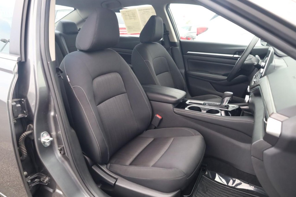 Nissan Altima Vehicle Image 20