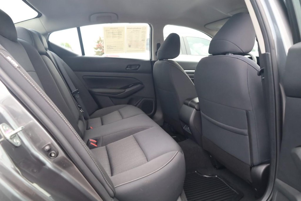 Nissan Altima Vehicle Image 21