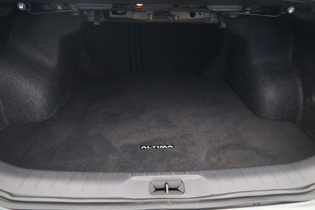 Nissan Altima Vehicle Image 24