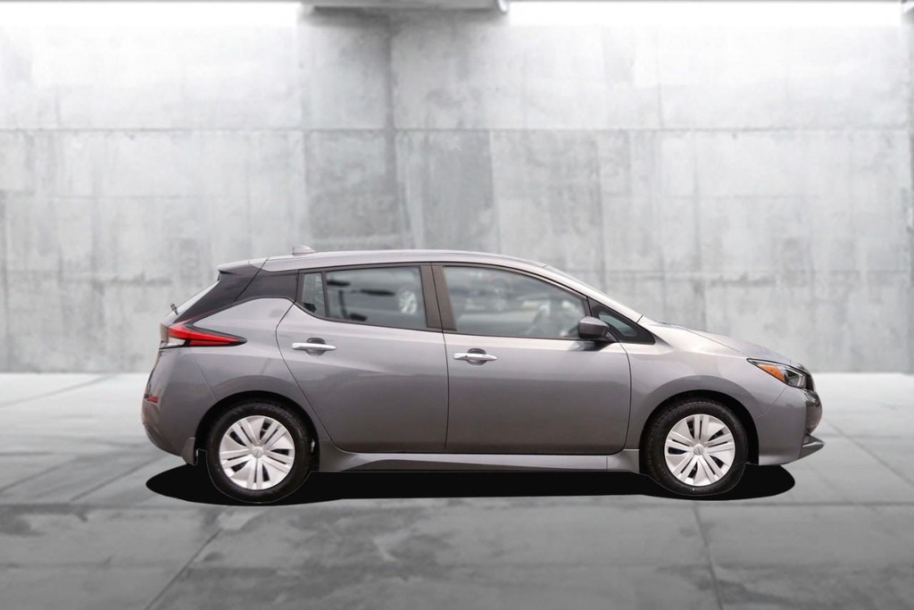 Nissan LEAF Vehicle Image 05