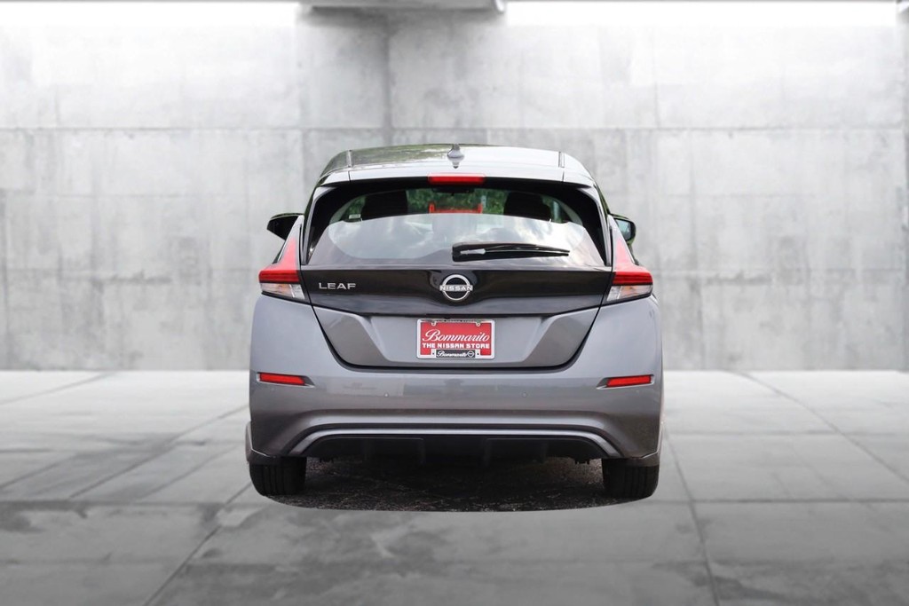 Nissan LEAF Vehicle Image 06