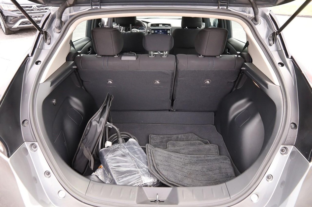 Nissan LEAF Vehicle Image 07
