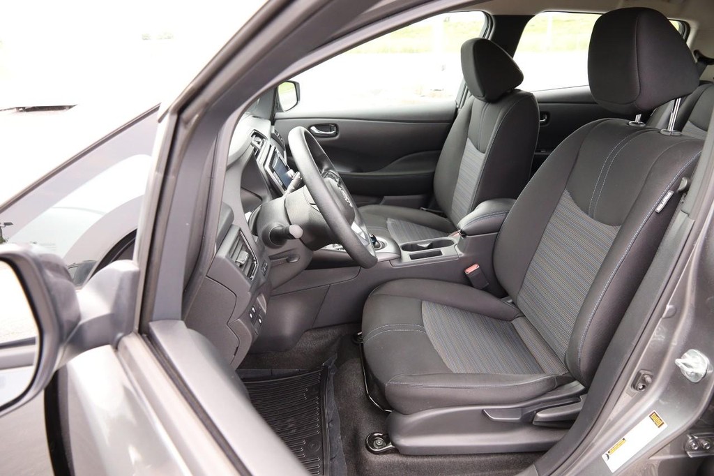 Nissan LEAF Vehicle Image 08