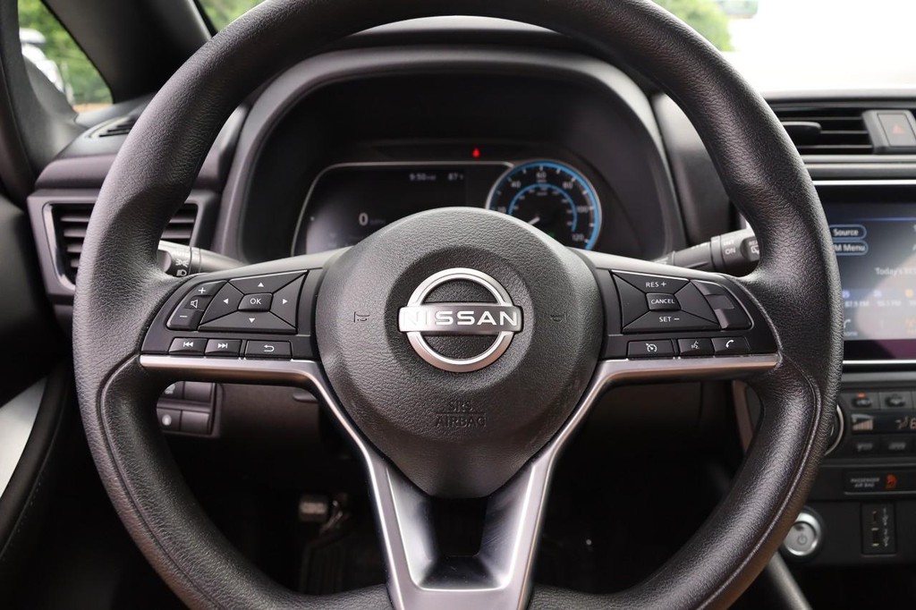 Nissan LEAF Vehicle Image 10