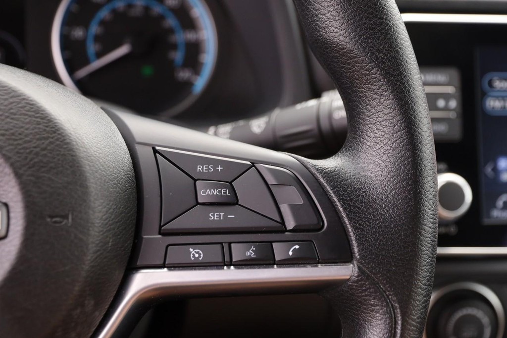 Nissan LEAF Vehicle Image 12