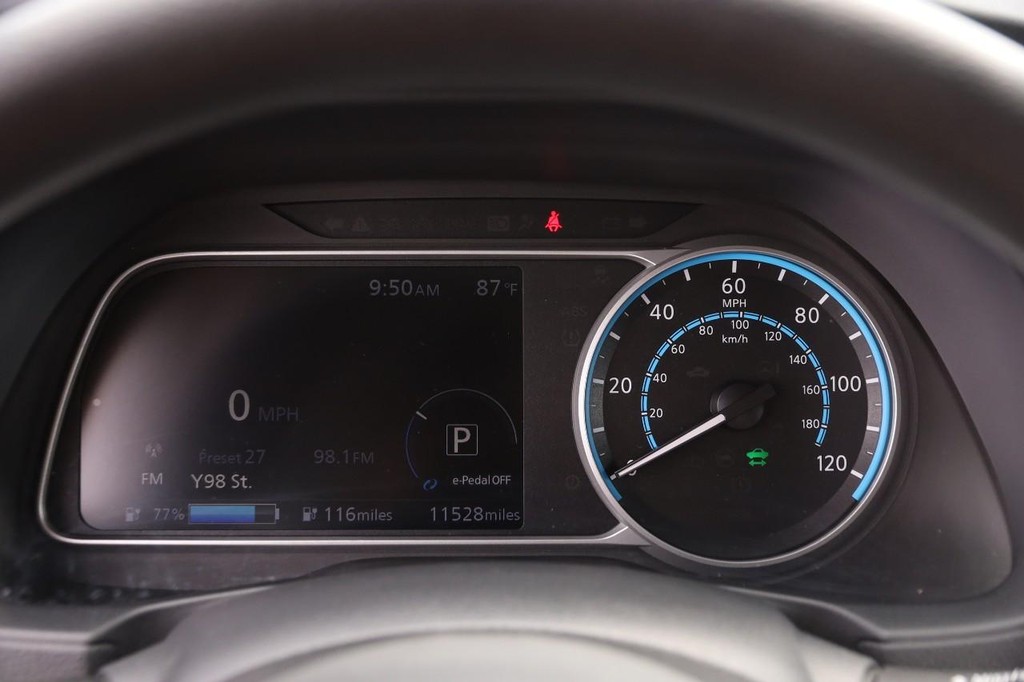 Nissan LEAF Vehicle Image 13