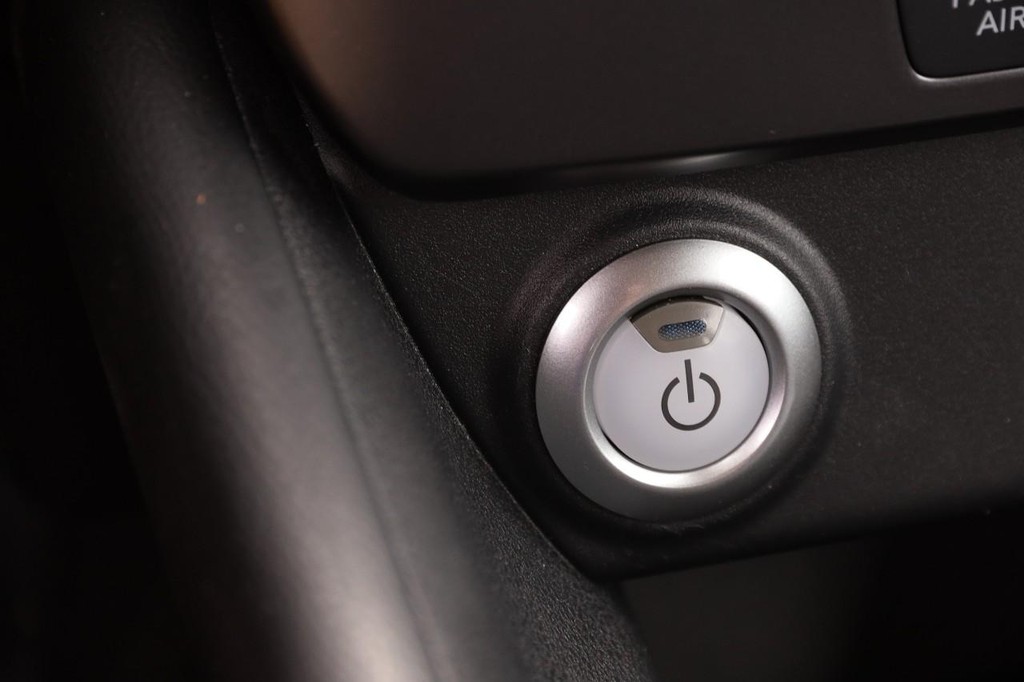 Nissan LEAF Vehicle Image 14