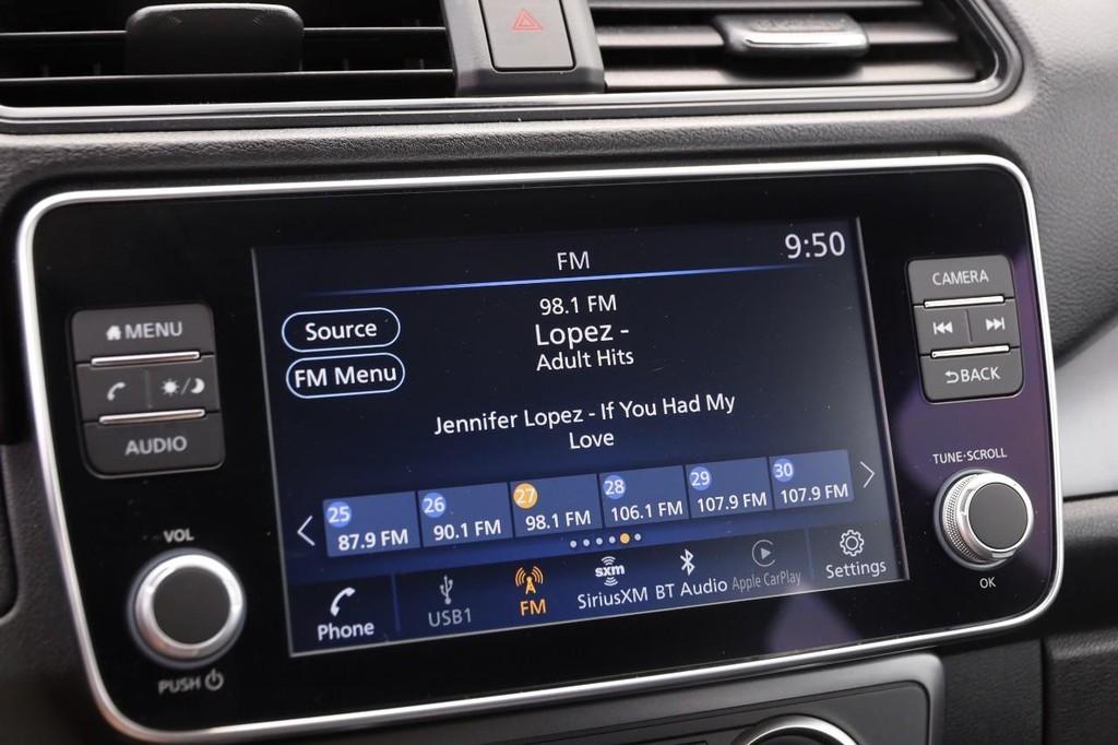 Nissan LEAF Vehicle Image 16