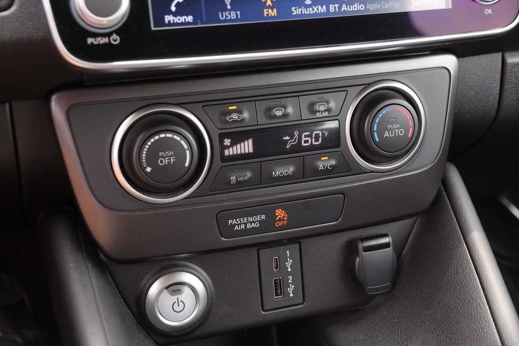 Nissan LEAF Vehicle Image 18