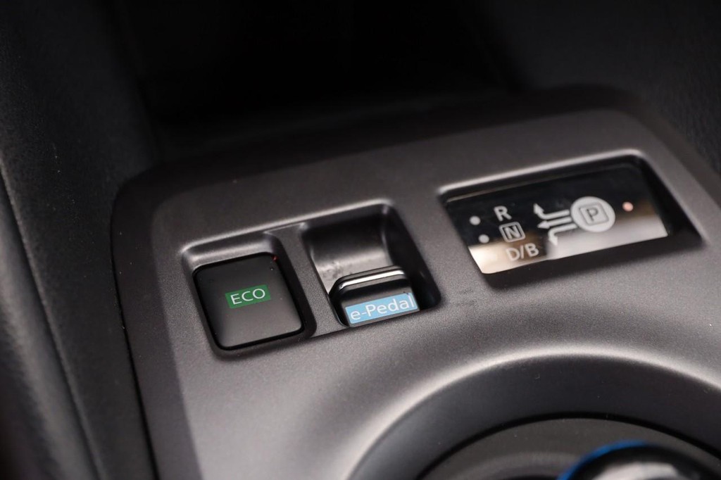 Nissan LEAF Vehicle Image 19