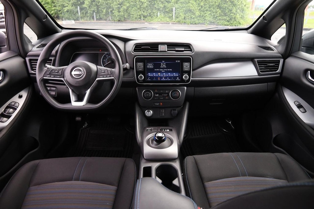 Nissan LEAF Vehicle Image 21