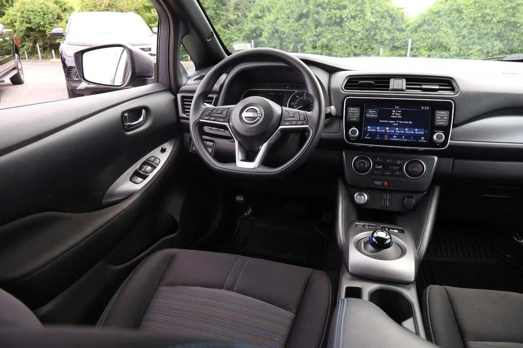 Nissan LEAF Vehicle Image 22