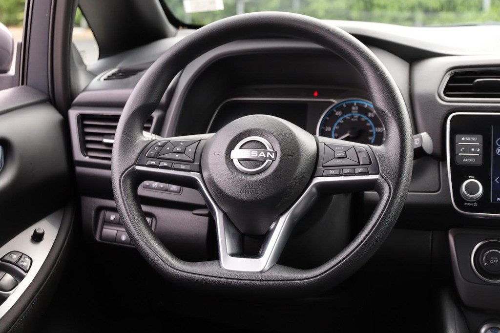 Nissan LEAF Vehicle Image 23