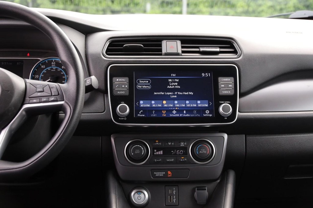 Nissan LEAF Vehicle Image 24