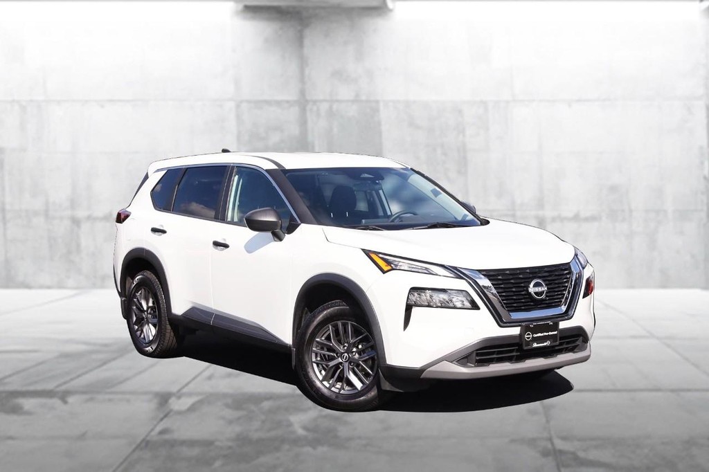 Nissan Rogue Vehicle Full-screen Gallery Image 2