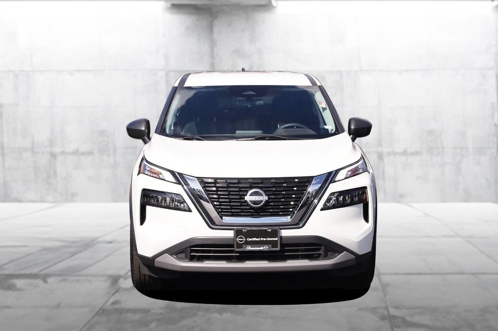 Nissan Rogue Vehicle Full-screen Gallery Image 4