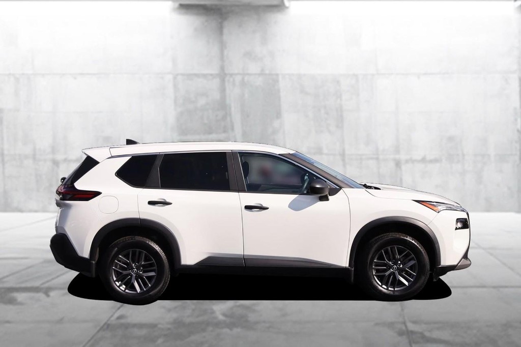 Nissan Rogue Vehicle Full-screen Gallery Image 5