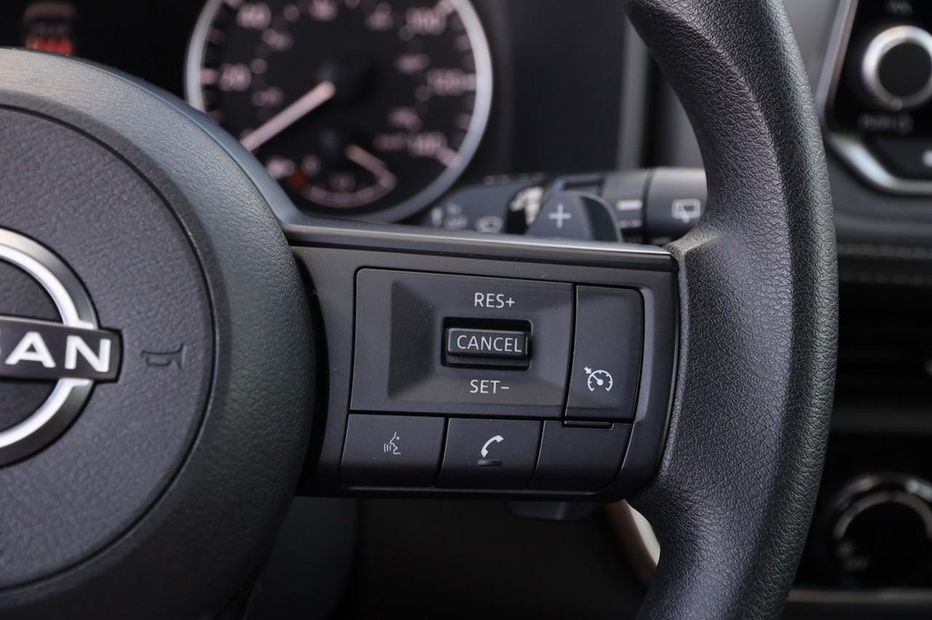 Nissan Rogue Vehicle Full-screen Gallery Image 11