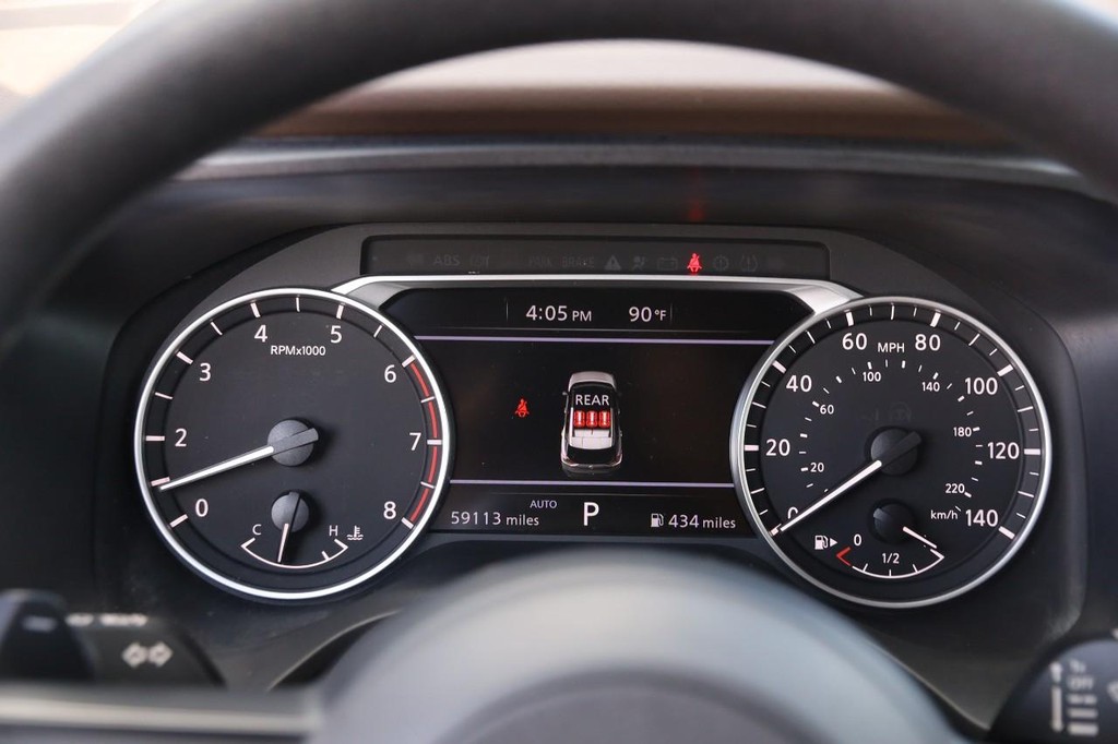 Nissan Rogue Vehicle Full-screen Gallery Image 13
