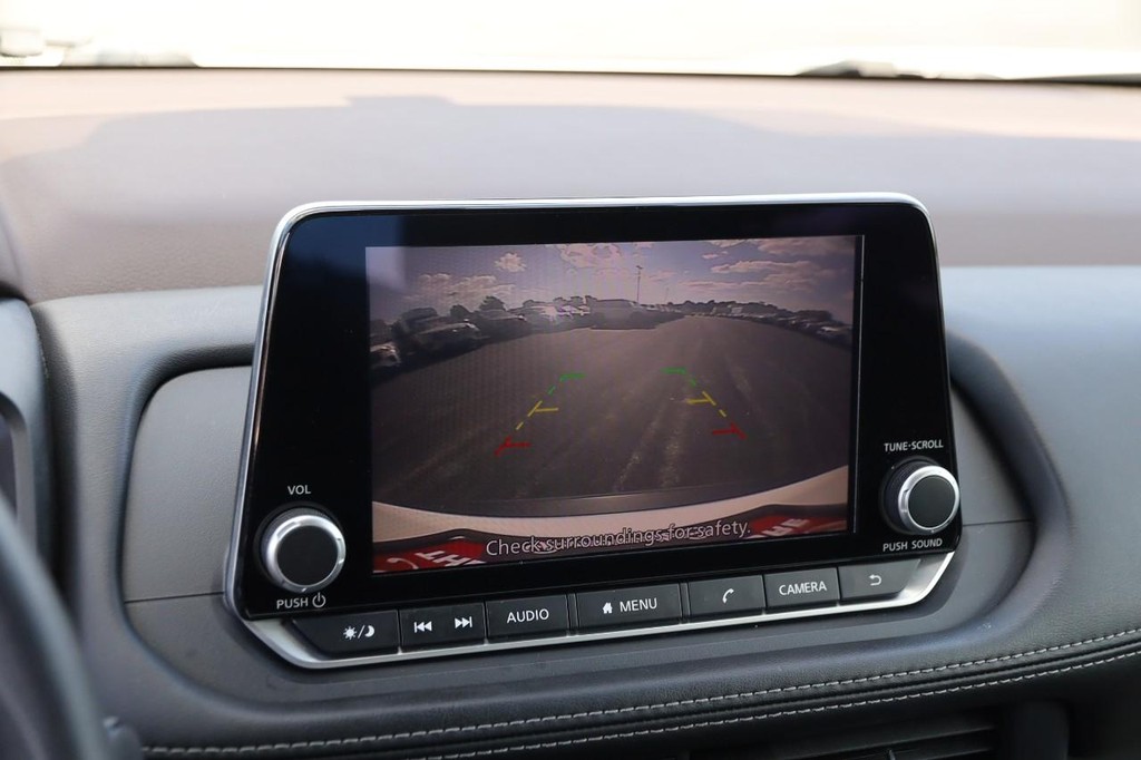 Nissan Rogue Vehicle Full-screen Gallery Image 17