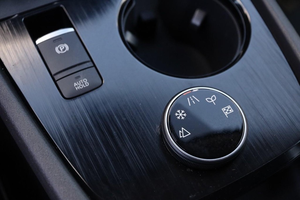 Nissan Rogue Vehicle Full-screen Gallery Image 20