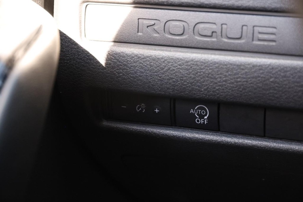 Nissan Rogue Vehicle Full-screen Gallery Image 21