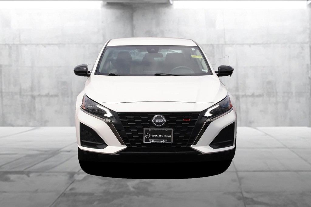 Nissan Altima Vehicle Image 04